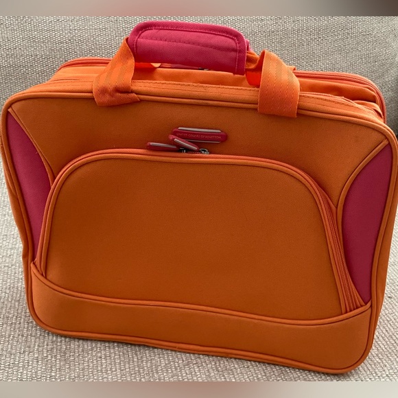 UCB United Colors of Benetton Attaché Laptop Bag - Picture 1 of 4